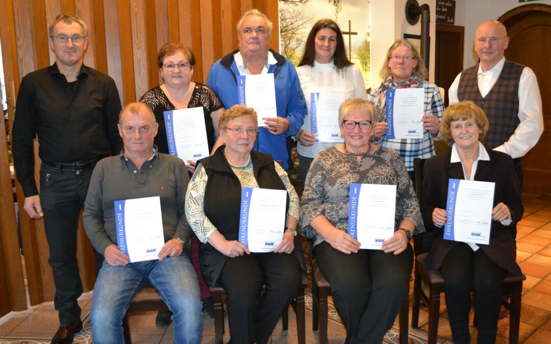 Annemarie Kern 20 Jahre Vorstand des VdK – Ehrungen bei Weihnachtsfeier