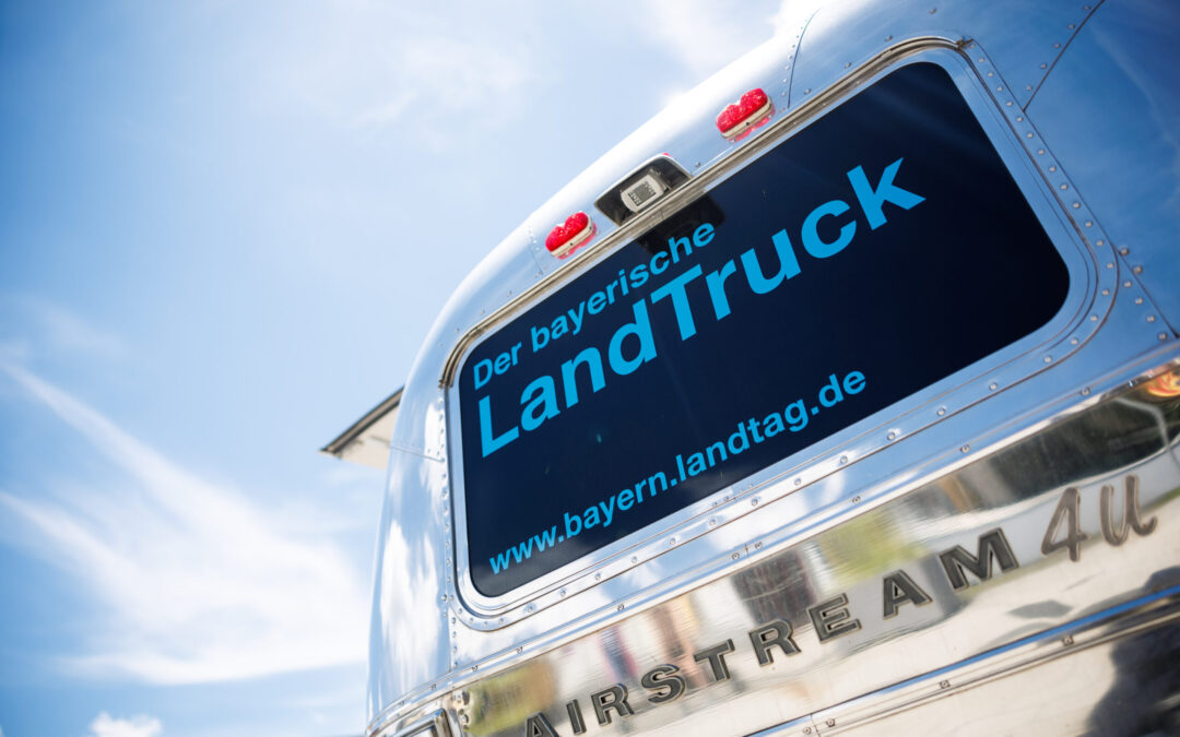 LandTruck-Tour 2025 – Auch dieses Jahr wieder #DemokratieaufAchse!