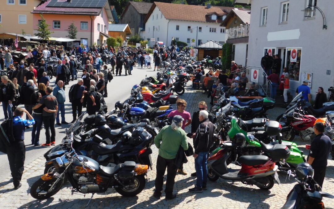 Grattersdorfer Benefiz-Motorradkorso bricht alle Rekorde